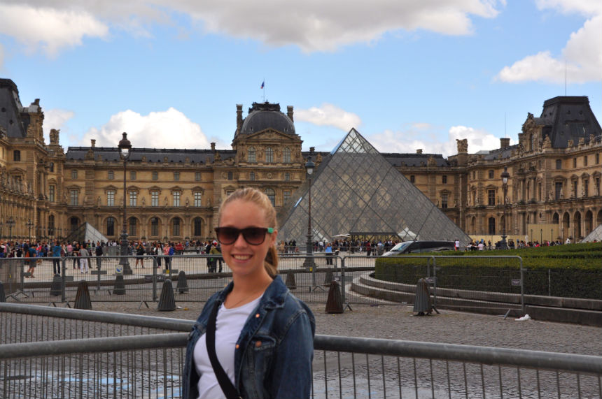 Taylor at Lourve